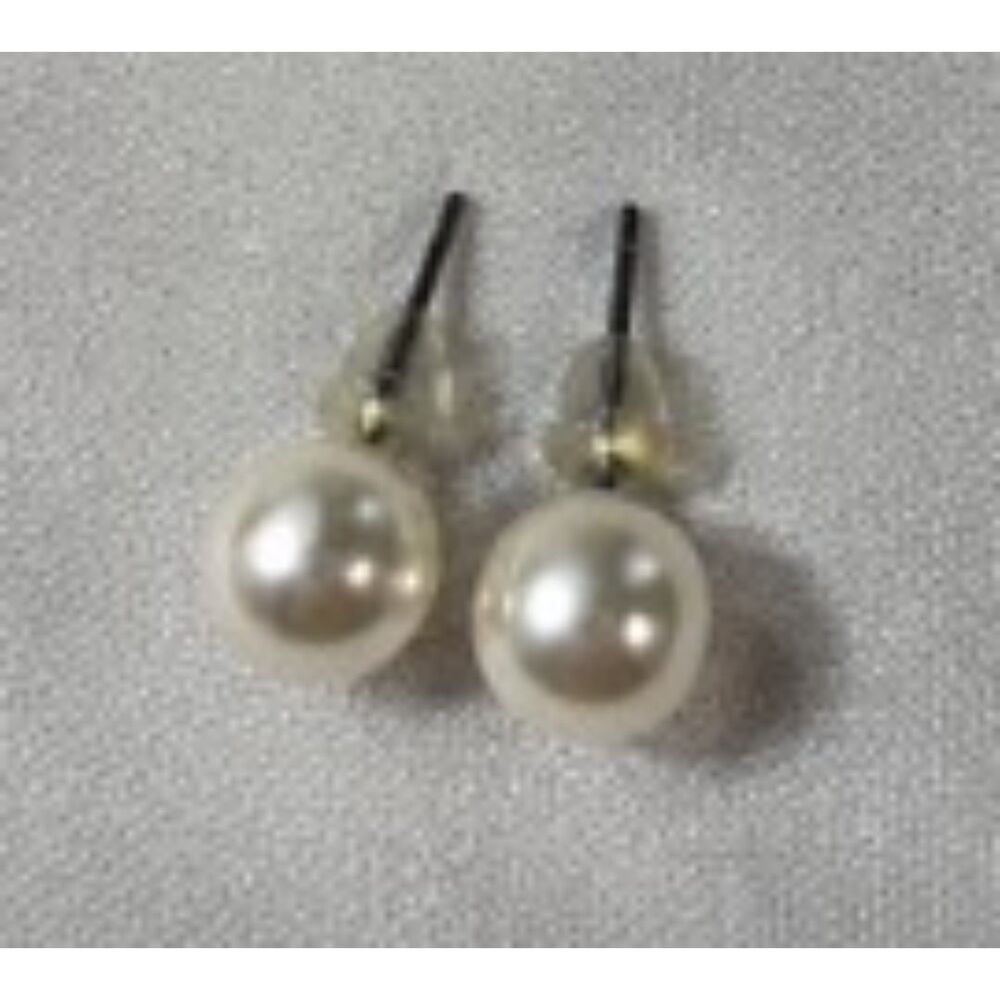 Classic Round White Faux Pearl Stud Earrings Silver Tone Post